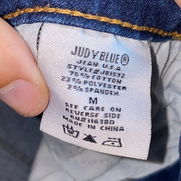 Judy Blue Dark Blue Distressed Denim Shorts with Leopard Details size Medium - Picture 7 of 7